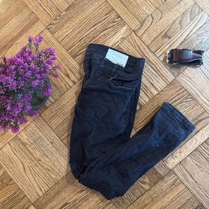 Rag & Bone
Color: Black
32 W x 32 L 
Excellent Condition + Washed 
Fit 1